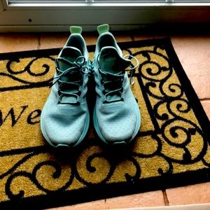 Addidas bounce mint colored